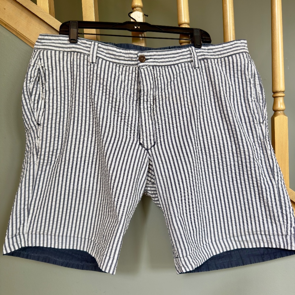 Taylor Vintage Men's Reversible Seersucker Blue/Wht Stripes & Navy Shorts sz 40